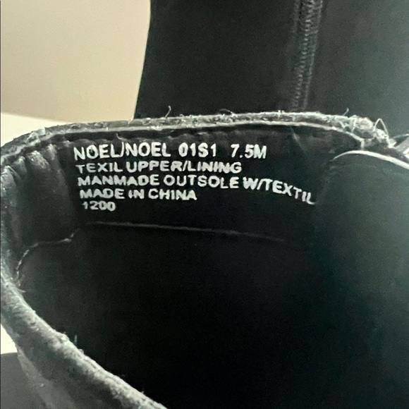 Steve Madden Black Heeled Boots with Pearl Details - Picture 2 of 4